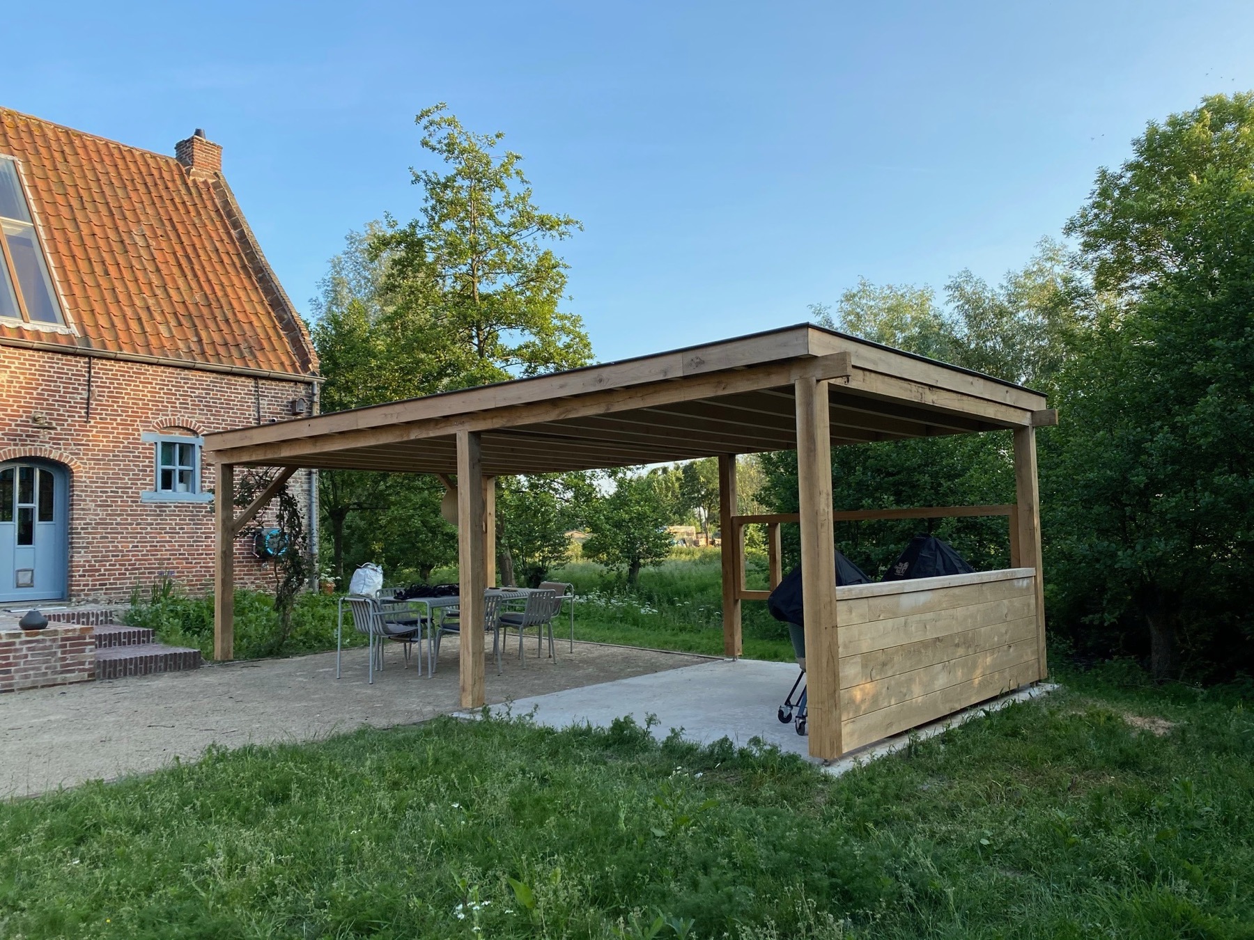 Carport & tuinberging in hout — Oost-Vlaanderen