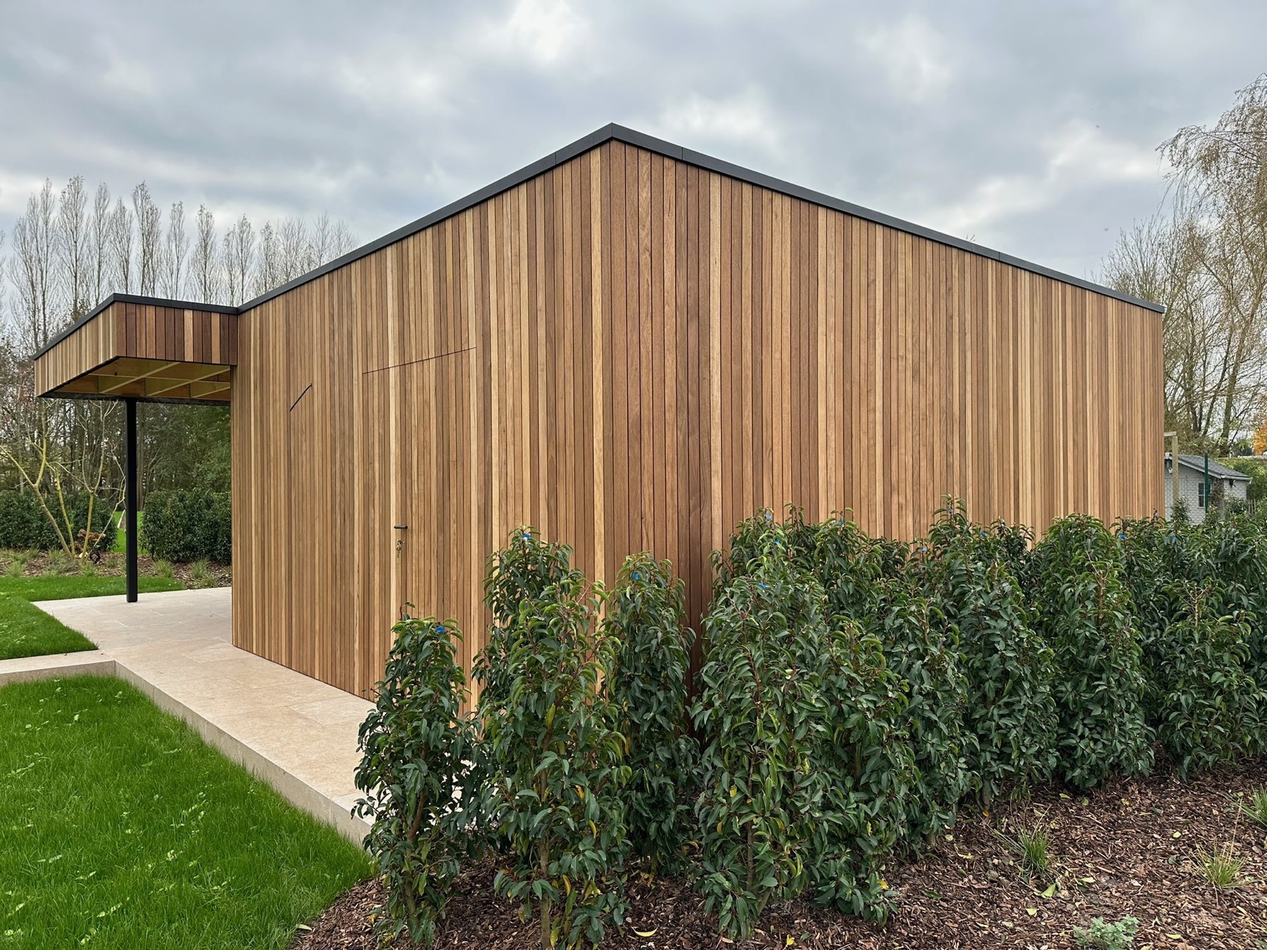 Carport & tuinberging in hout — detail